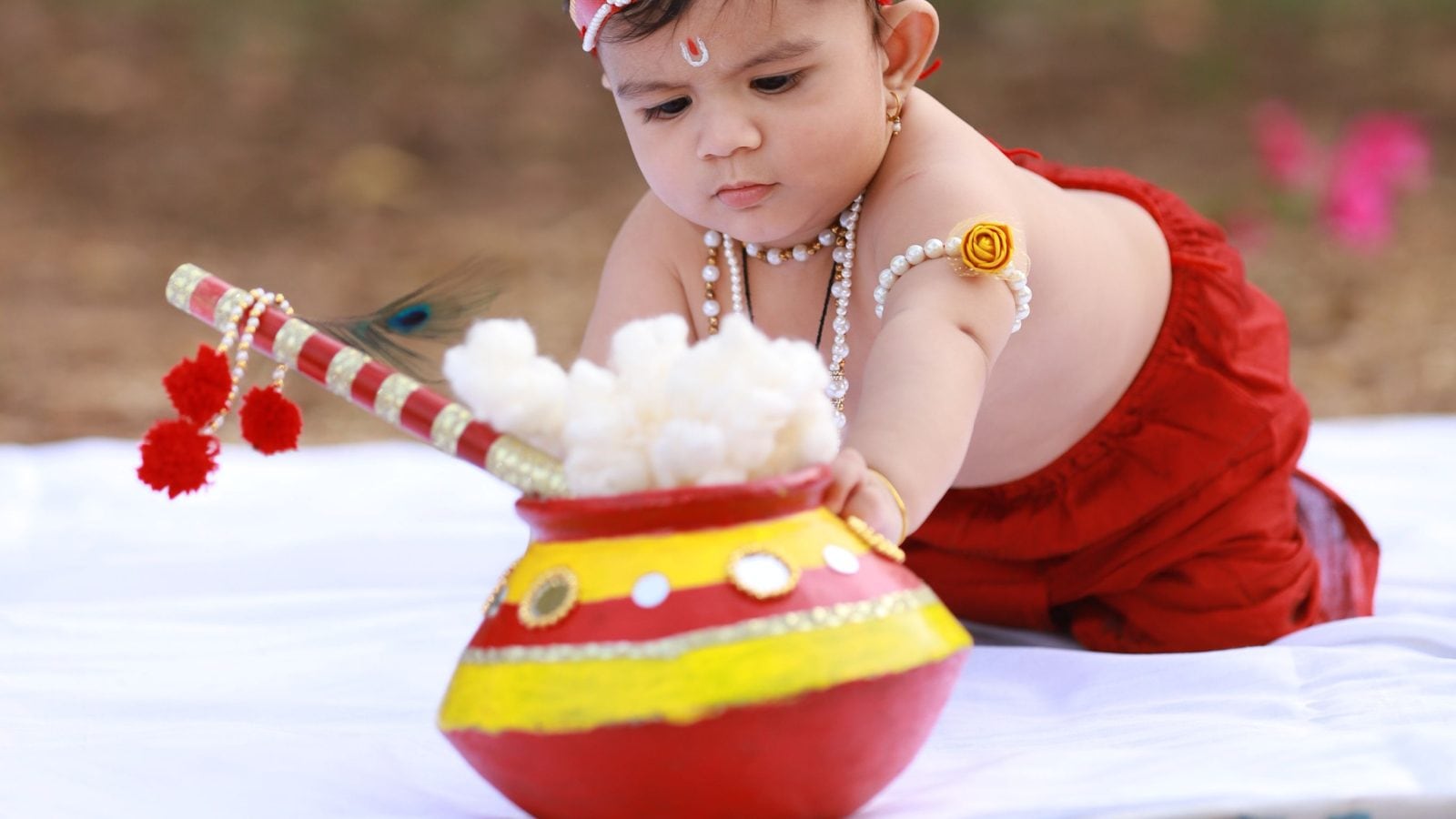 Krishna Janmashtami 2022: Traditional Outfit Ideas for ...