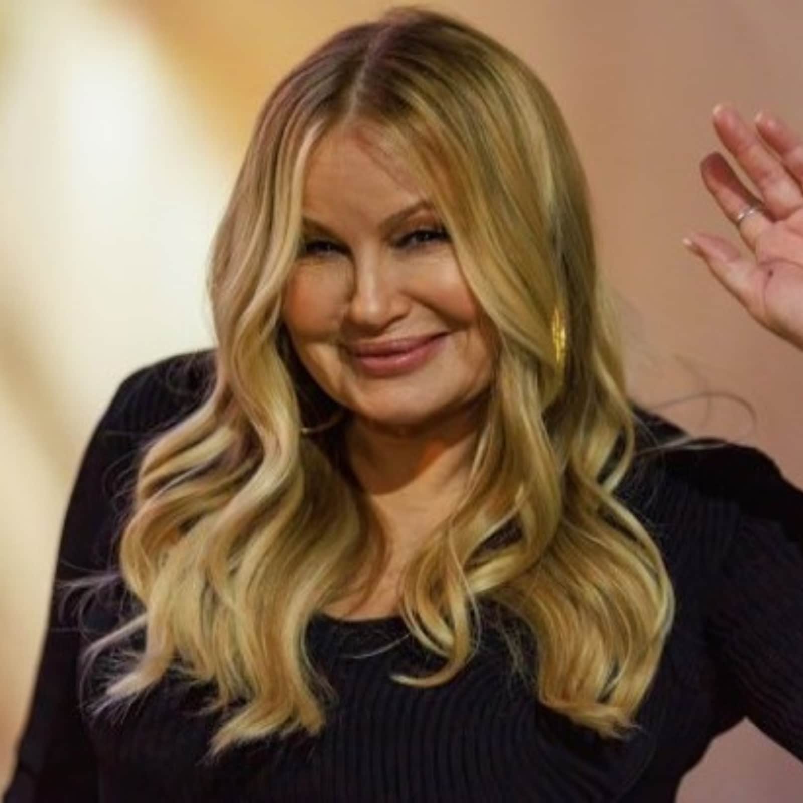 Xxx Sleeping Marathi - Jennifer Coolidge Admits To Sleeping With 200 People After American Pie:  'Got Lots Of Sexual Action' - News18