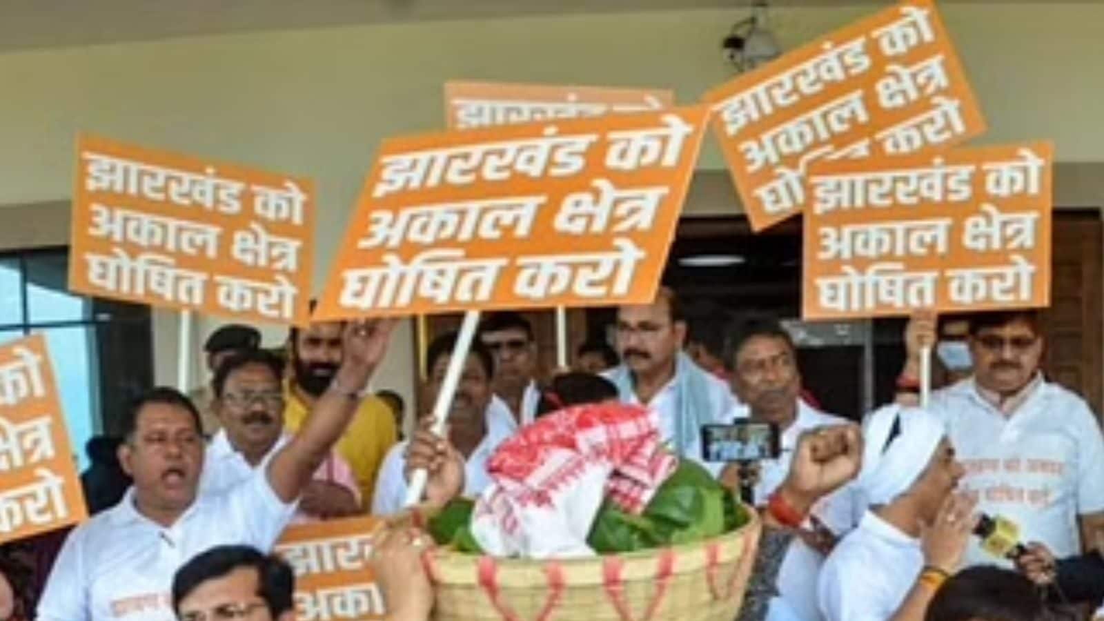 झारखंड में भाजपा विधायक के विरोध ने राज्य को ‘सूखा प्रभावित’ का दर्जा देने की मांग को लेकर विधानसभा में हंगामा किया