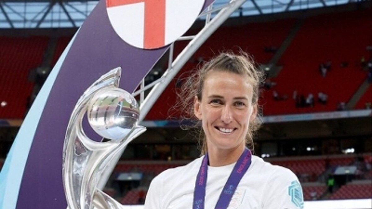 England Women Midfielder Jill Scott Retires From Football