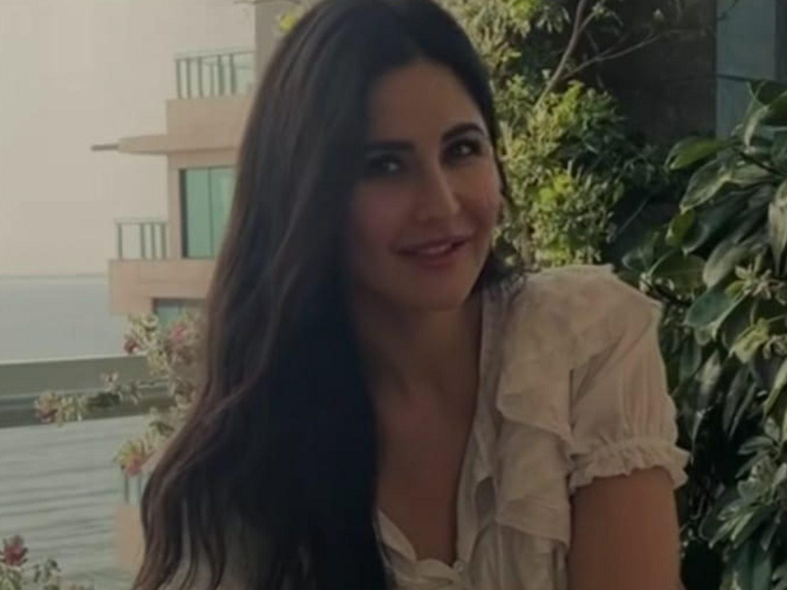 1600px x 1200px - Katrina Kaif Looks Breathtaking As She Gives Tour of Her Sea-Facing Balcony  Garden In New Video - News18