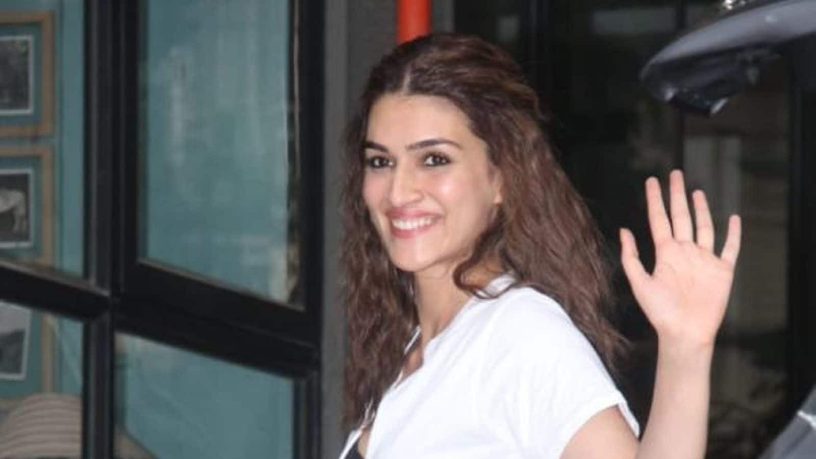 ‘Who Needs a Gym to Work Out’: Kriti Sanon’s Fitness Mantra Is What We All Need