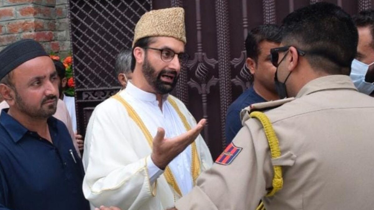 Mirwaiz Umar Farooq Stopped Yet Again from Visiting Mosque in J&K