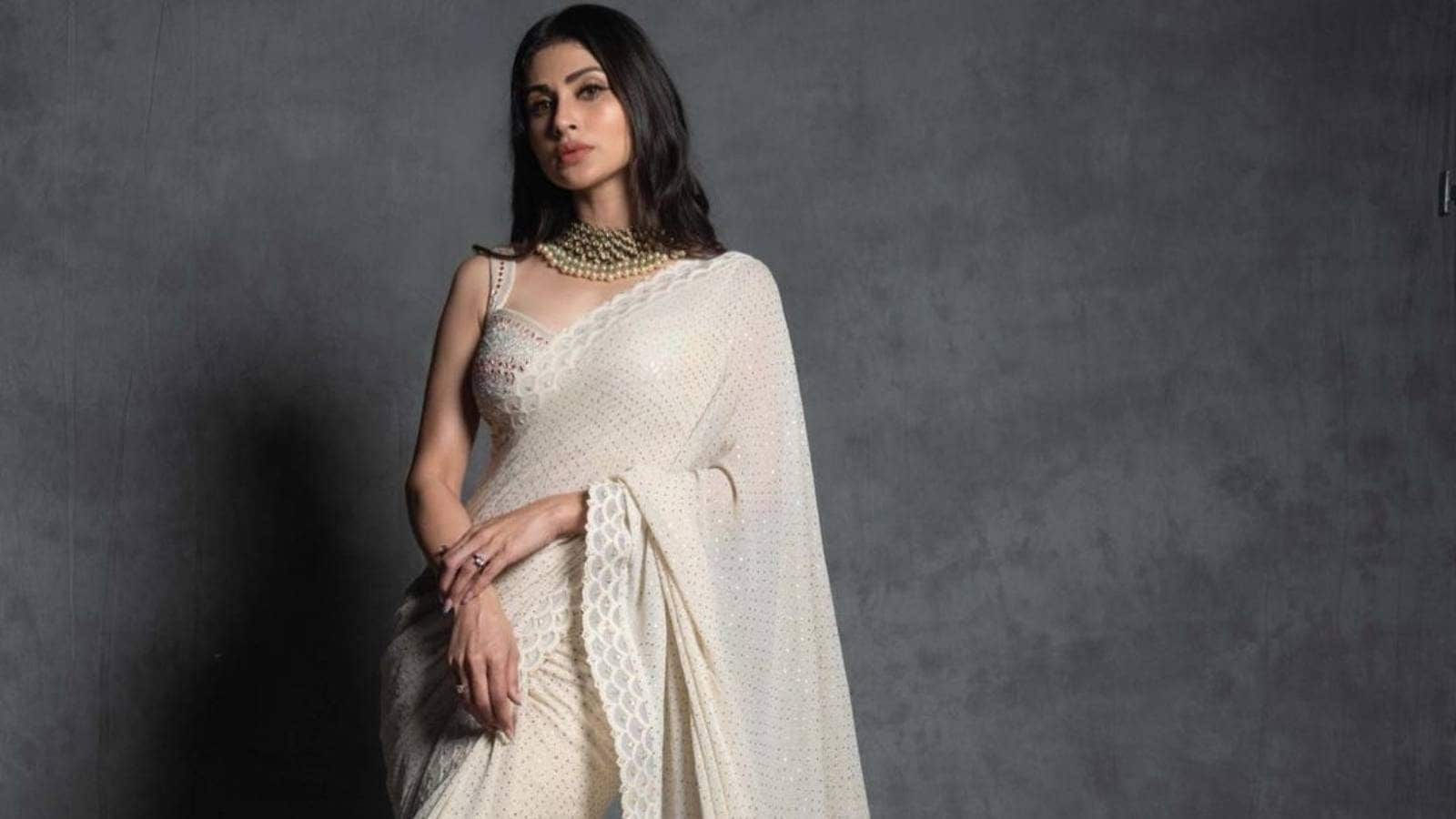 Mouni Roy Looks Elegant In Embellished White Saree Check Out The Divas Most Gorgeous Saree 0818