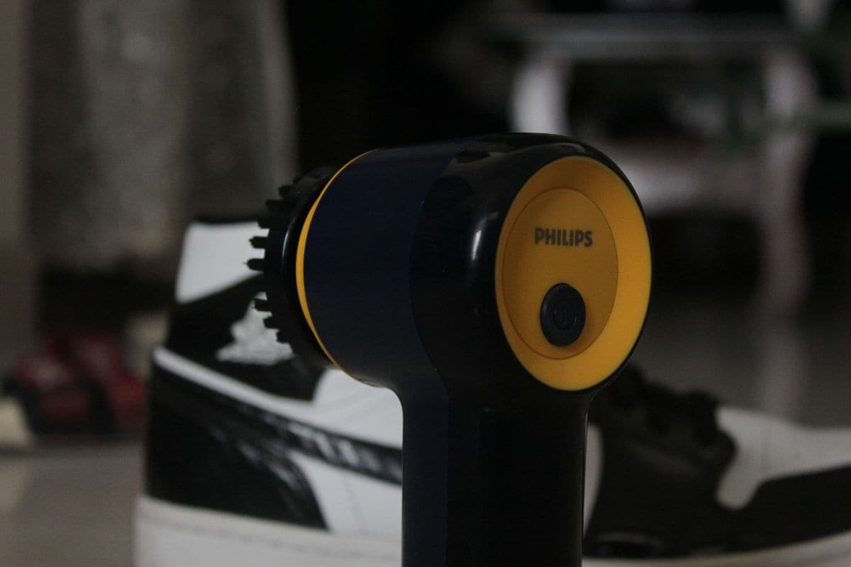 The brush on the Philips Sneaker Cleaner runs at a 500RPM speed. (Image Credit: News18/ Darab Mansoor Ali)