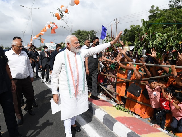 PM Modi arrives in Kutch on August 28. (Photo: Twitter/@narendramodi)