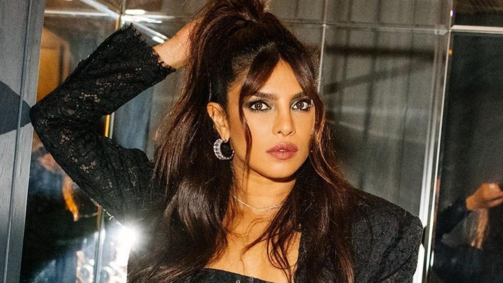 Priyanka Chopra Shares Gorgeous Selfie In Night Suit: ‘Bed Time TV ...