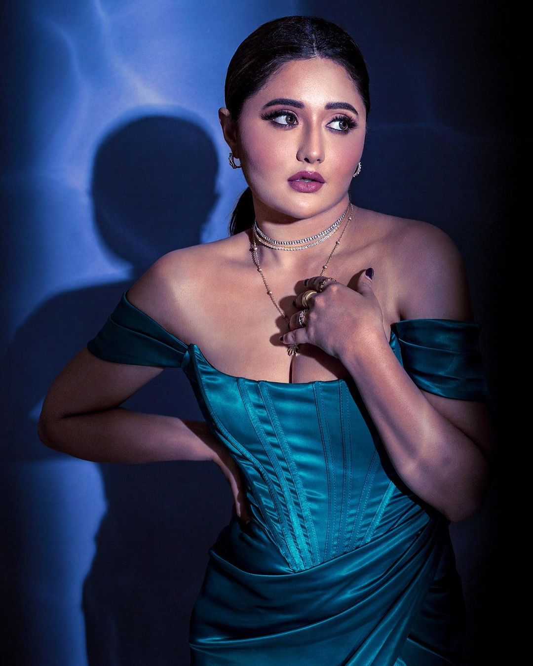 Rashami Desai is amping her style game yet again. The diva looks super glam in this outfit. (Image: Instagram) Rashami Desai is amping her style game yet again. The diva looks super glam in this outfit. (Image: Instagram)