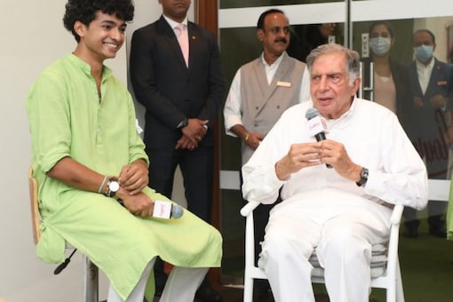 Ratan Tata at the launch of Goodfellows, with the company's founder and his office's general manager Shantanu Naidu.