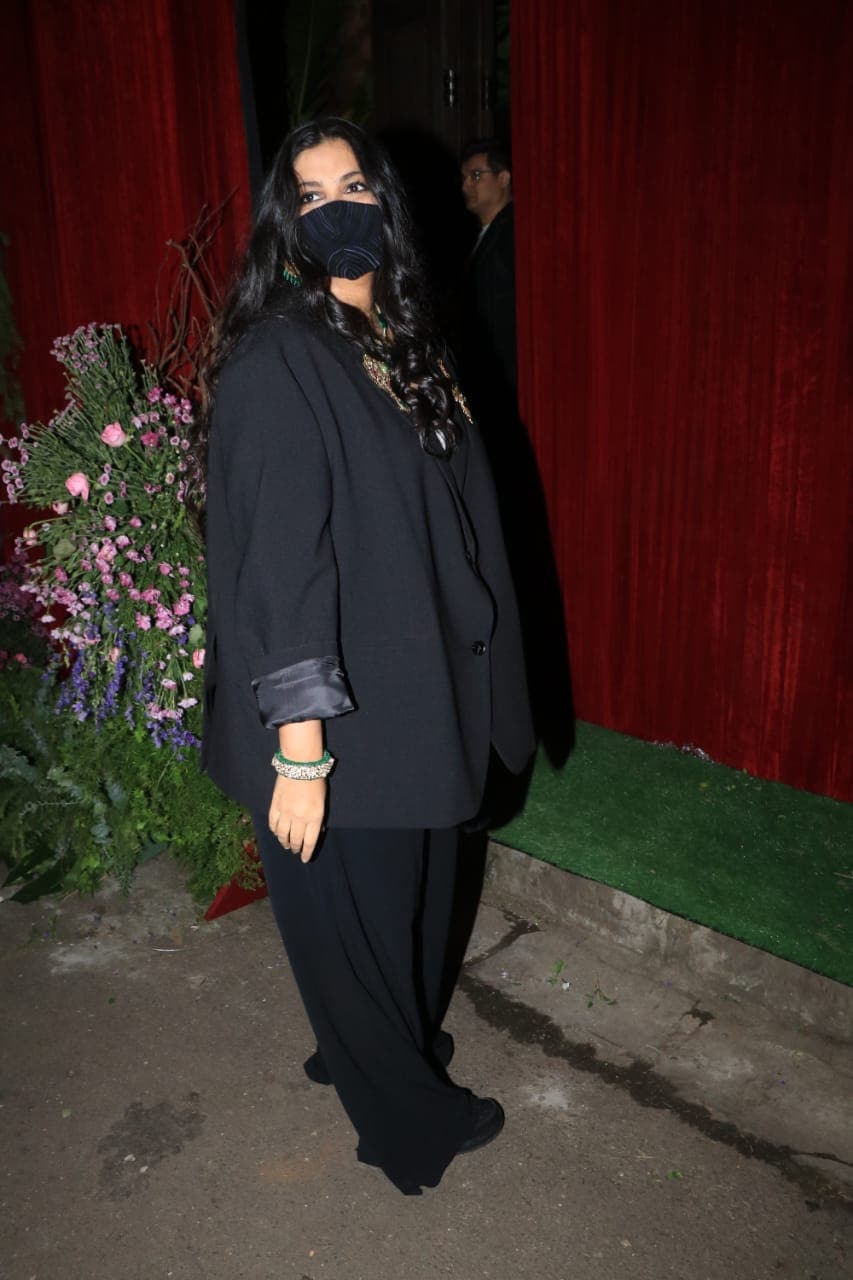 Just like her father, Rhea Kapoor also posed for the paparazzi but followed covid safety protocols. (Photo: Viral Bhayani) 