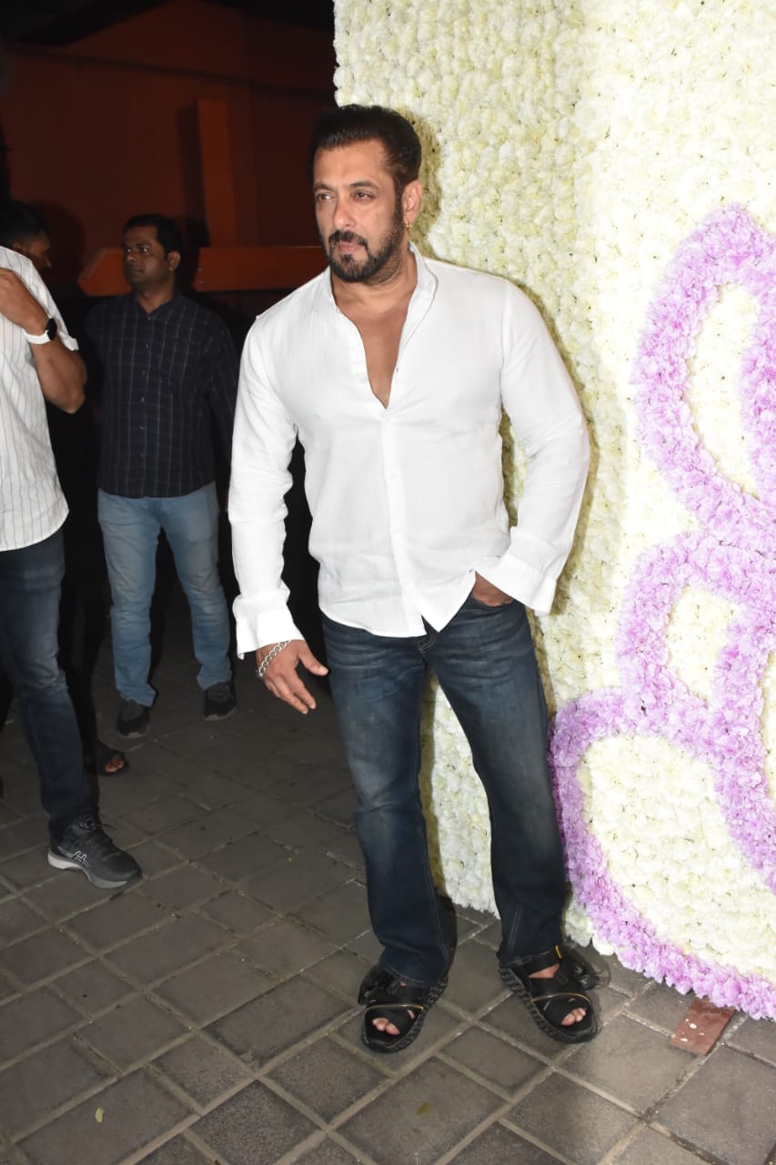 Salman Khan wore a white shirt and paired it with blue jeans. (Photo: Viral Bhayani) 