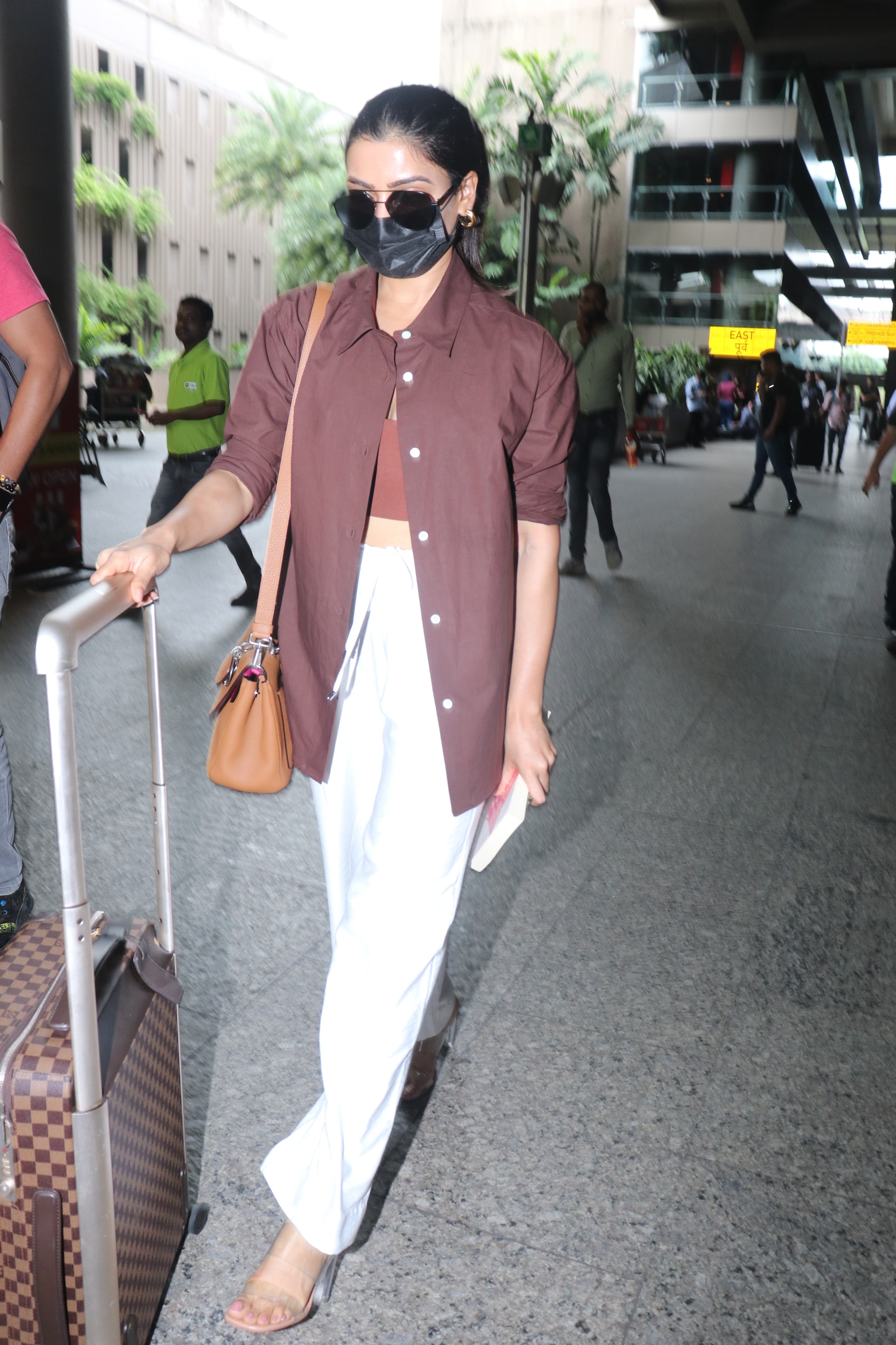 Samantha Ruth Prabhu at Mumbai (Pic: Viral Bhayani)