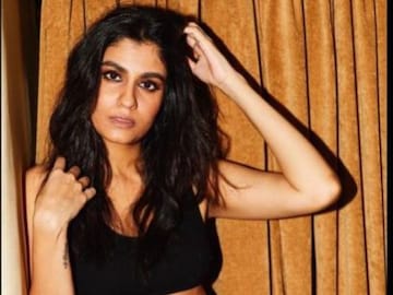 Shreya Dhanwanthary Sets Instagram Ablaze in Black Bra, Check Diva's