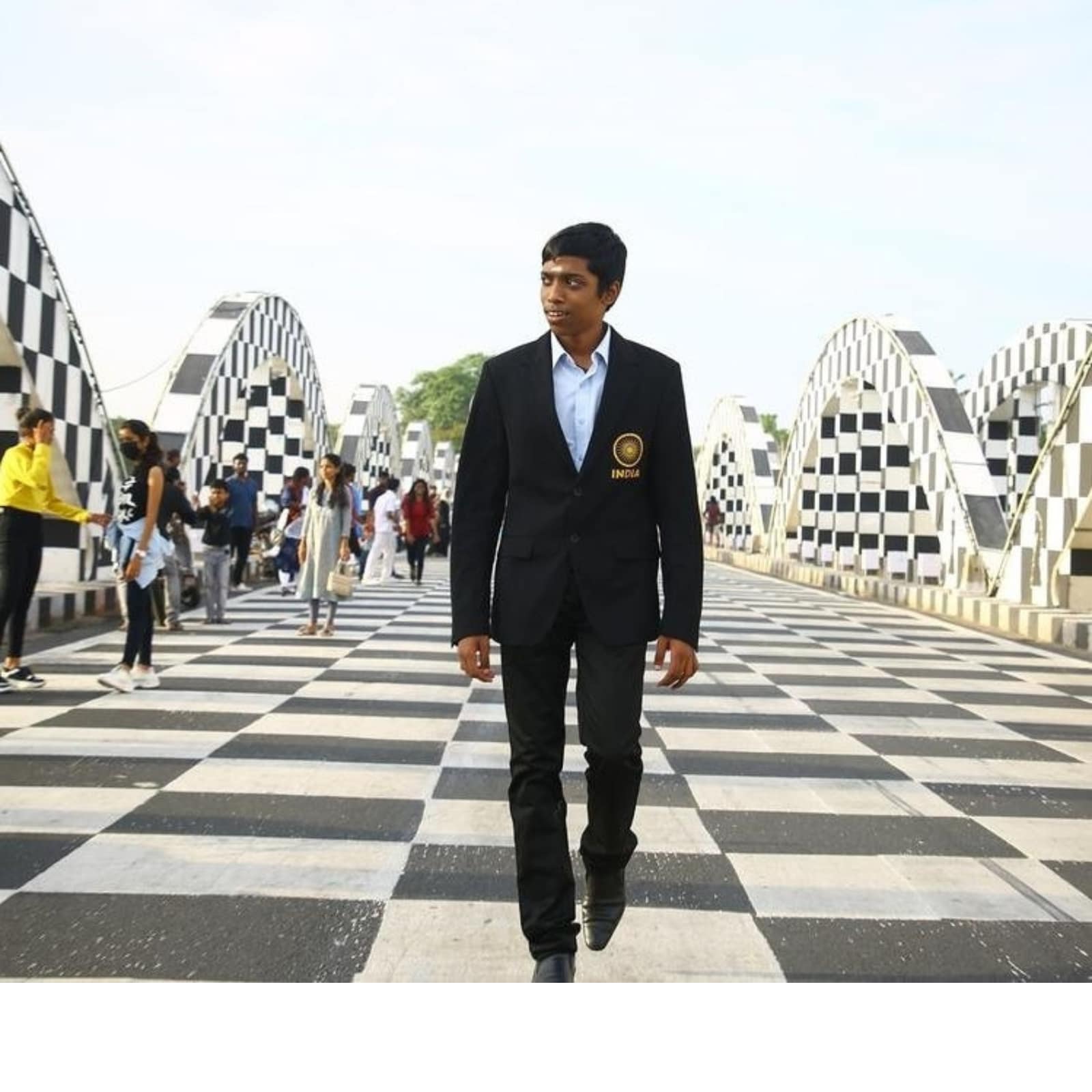 Prodigy Praggnanandhaa thrills audience including Vishy Anand at Blindfold  simultaneous chess display