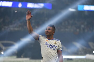 Manchester United agree to sign Real Madrid midfielder Casemiro