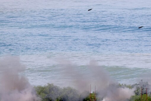 Soldiers fire 155mm howitzers during an annual live fire military exercise in Pingtung county, southern Taiwan, August 11, 2022. (REUTERS Image)
