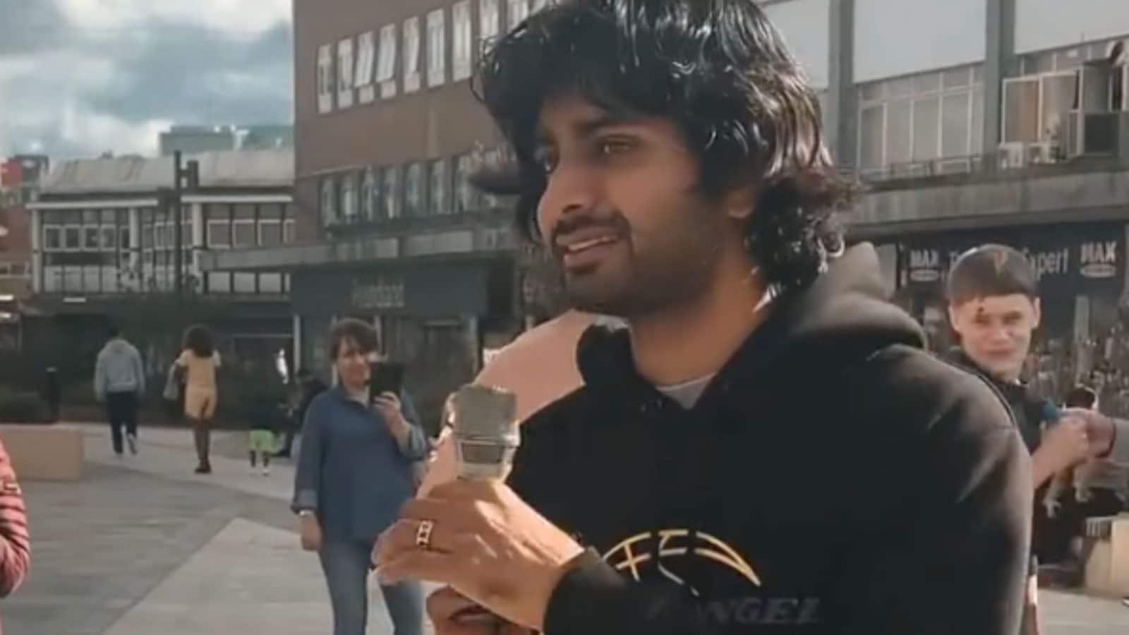 WATCH: Kal Ho Naa Ho Rendition Via UK’s Side road Singer Will Win Your Middle