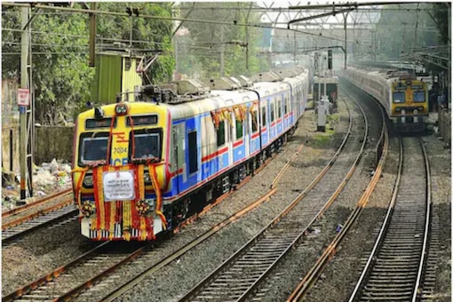 Central Railway General Manager Anil Kumar Lahoti announced the increase of 10 AC local services on the occasion of the 75th Independence Day.
