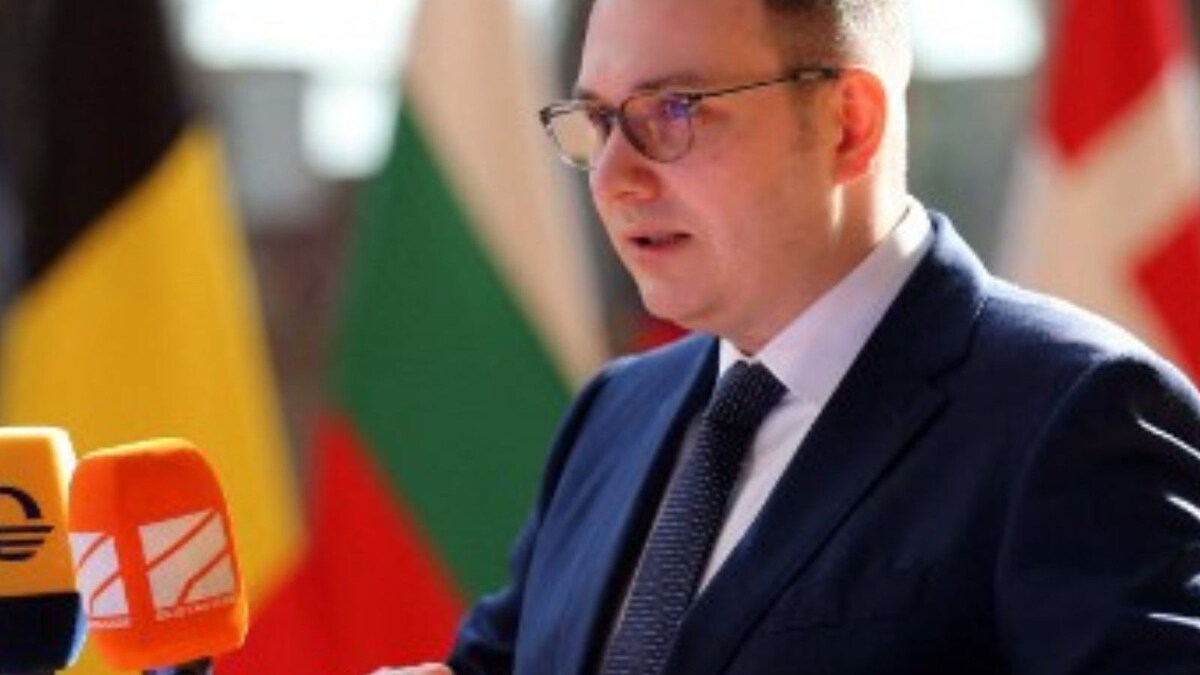 EU's Next Sanction on Moscow Blanket Ban on Visas for All Russians