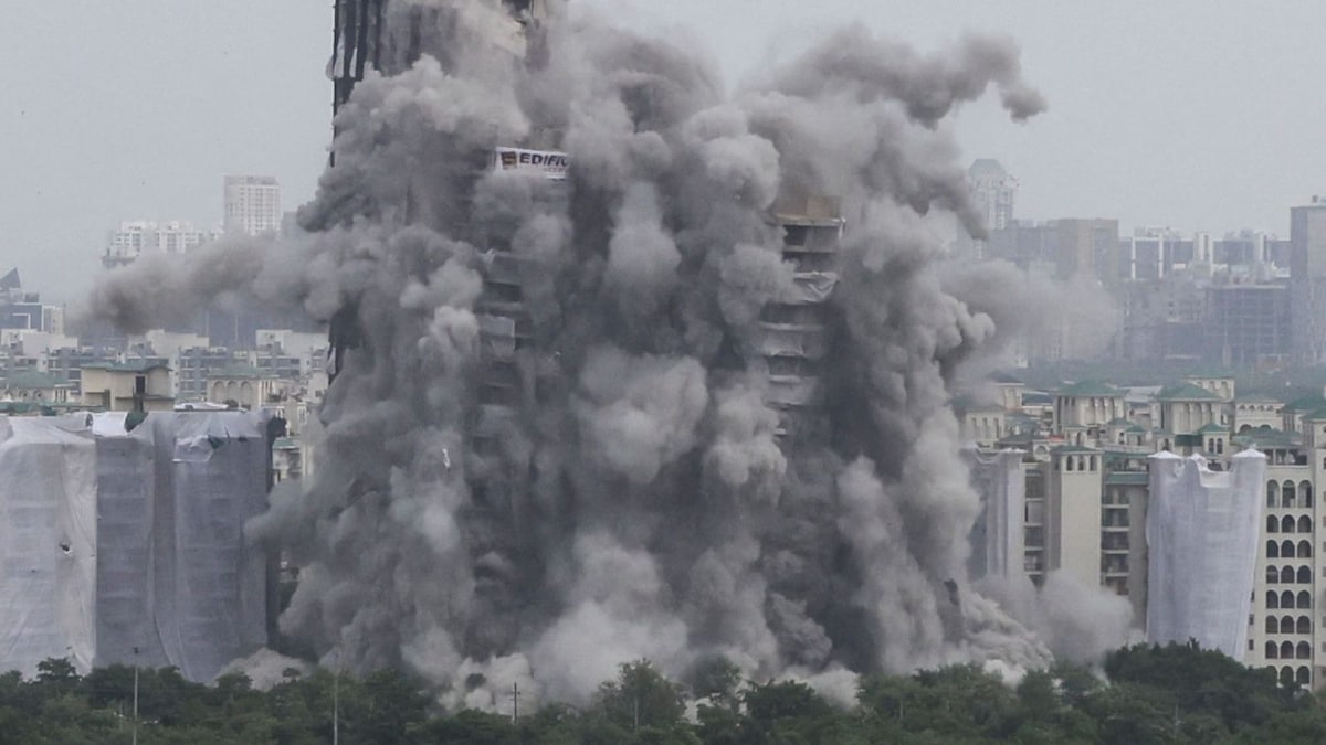 Demolition Hit Walls of Nearby Society, No Harm to Buildings: Blaster Who Pressed Button to Explode Supertech Towers