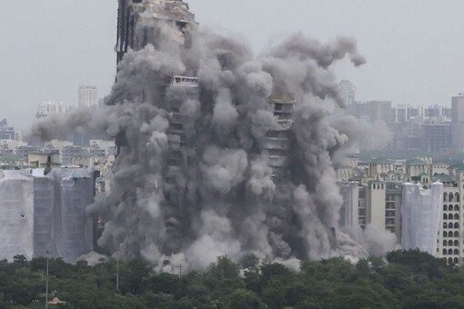 The Supertech twin towers collapse following a controlled demolition after the Supreme Court found them in violation of building norms, in Noida on Sunday. (Image: REUTERS/Anushree Fadnavis)