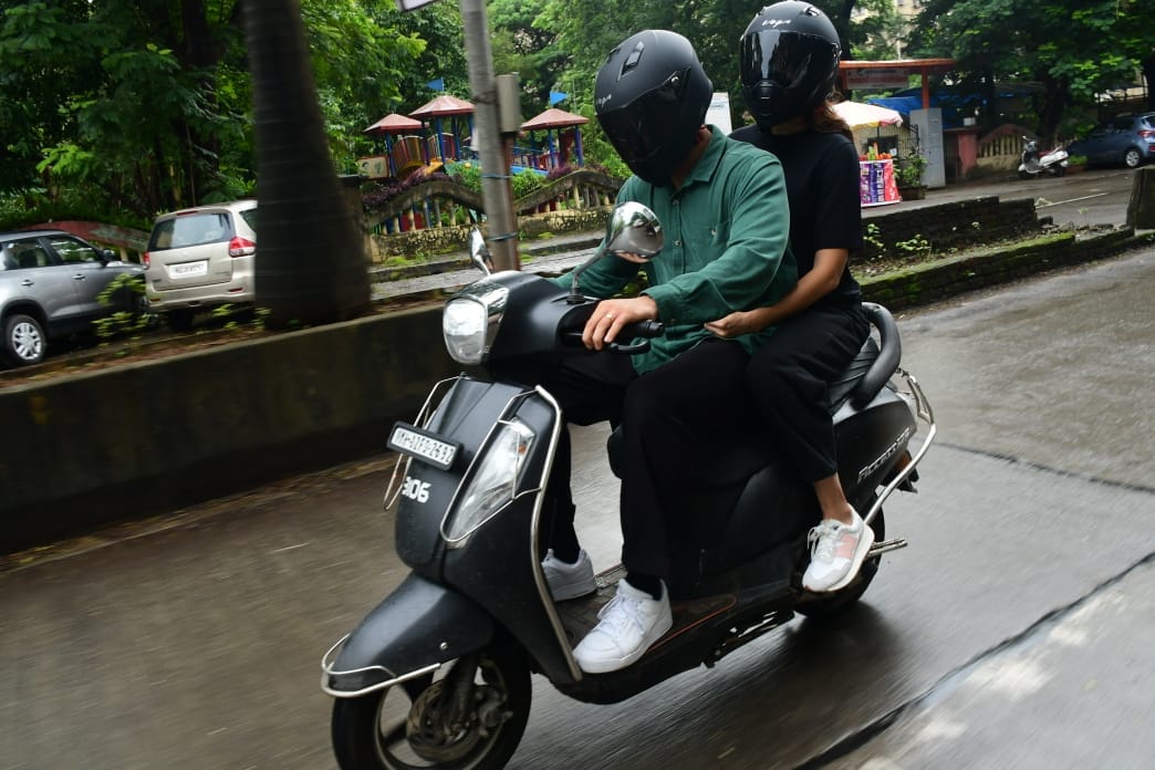 While Anushka Sharma rode pillion, her hubby Virat Kohli drove the scooter. (Photo: Viral Bhayani) 