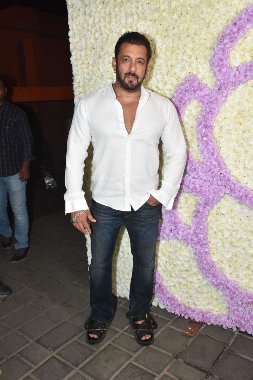 Salman Khan looks dapper in white shirt and blue denims. (Image: Viral Bhayani)