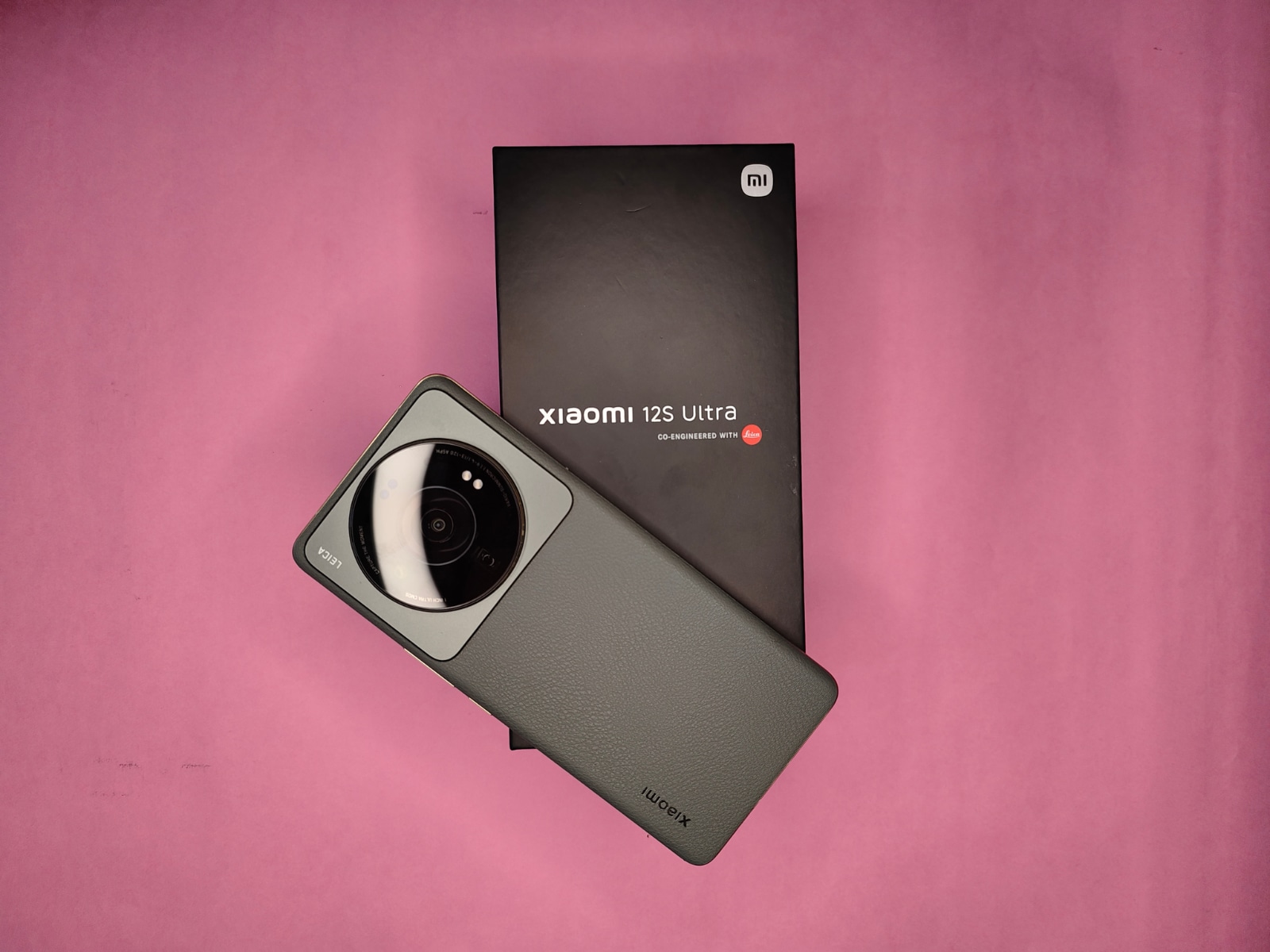 Xiaomi 12S Ultra - Unboxing and First Impressions 