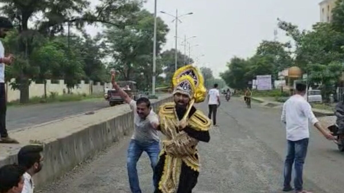 Pothole Party, Yamaraj, Fashion Show: Country Finds Unique Ways to Protest Bad Roads as Woes Continue