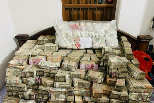 rs-7-crore-seized-in-cash-from-kolkata-as-ed-cracks-down-on-gaming-app