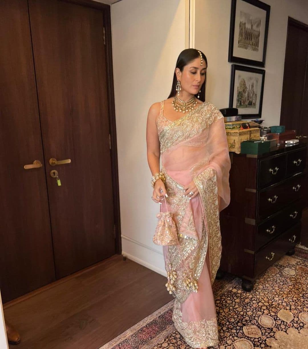 Kareena looked like a dream in Manish Malhotra’s classic real zari embroidered timeless organza saree. Photo: Instagram