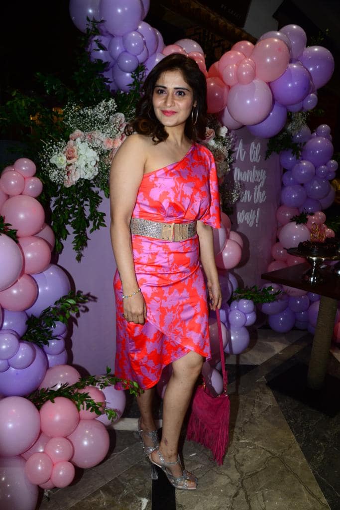 Bigg Boss 13 fame actress Aarti Singh snapped as she arrived for Bipasha Basu's baby shower ceremony. (Photo: Viral Bhayani)