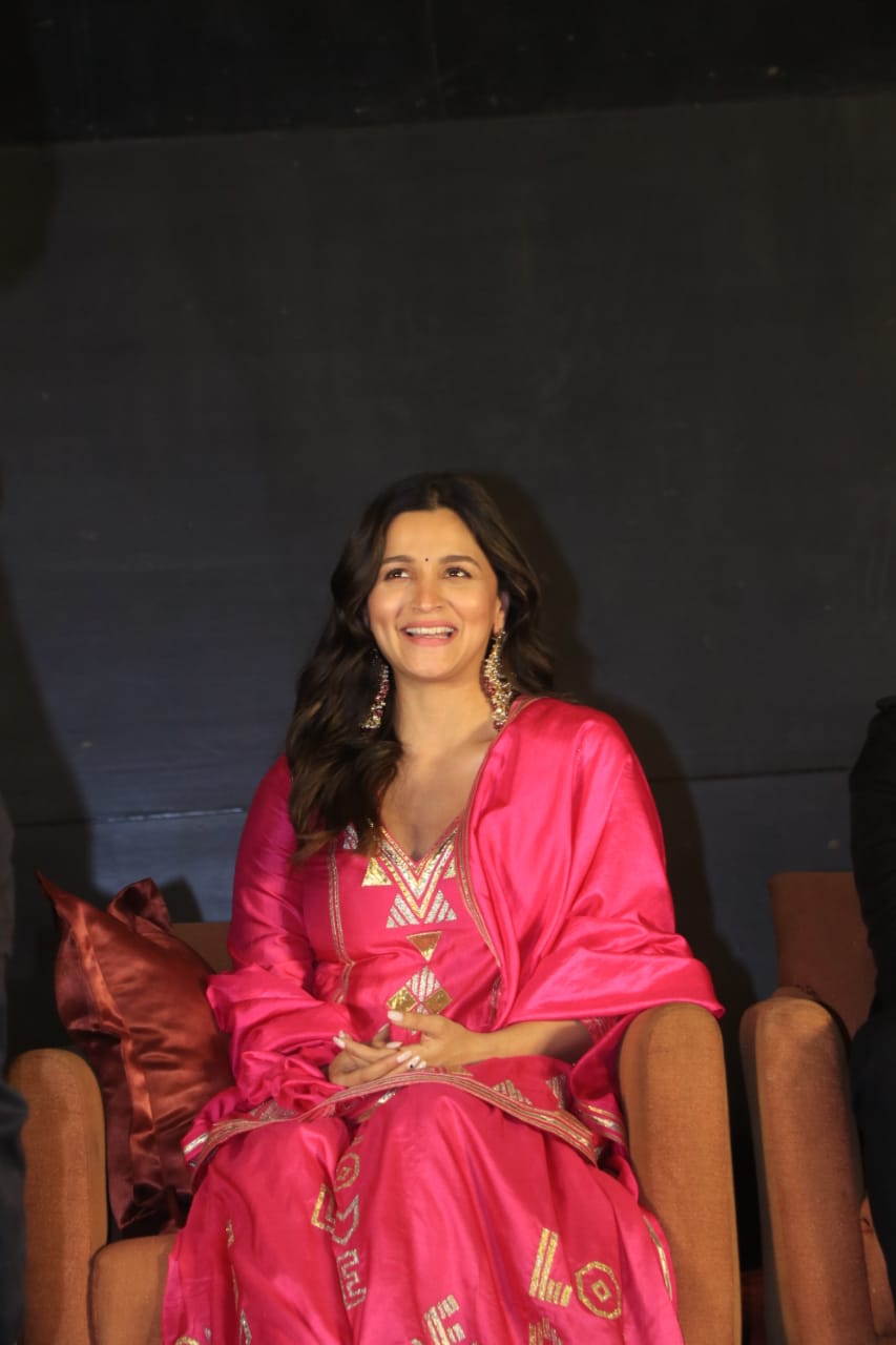 Alia Bhatt looks cute in the pink and golden ethnic suit. 