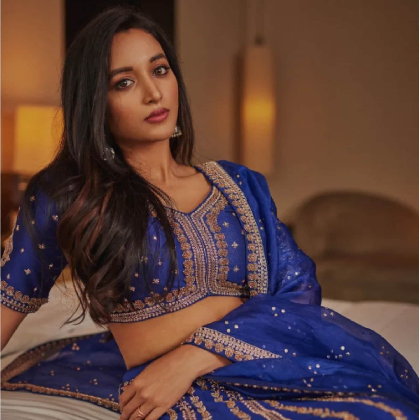 1600px x 1600px - KGF Actress Srinidhi Shetty Looks Sizzling In Royal Blue Lehenga, See Pics  - News18