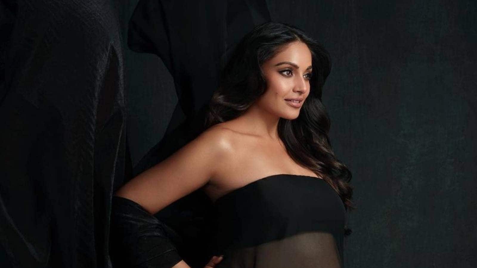 bipasha basu black dress ActressDoodles - Beautiful Indian Actress Bipasha Basu in Black Dress # BipashaBasu -https://bit.ly/2zJa6B2