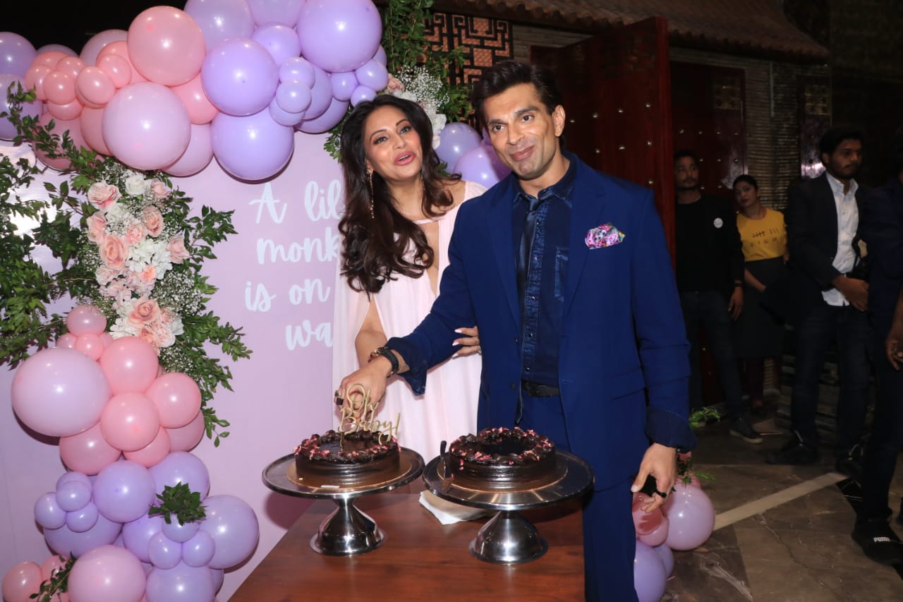 Handsome hunk Karan Singh Grover also sported a blue suit. (Photo: Viral Bhayani)