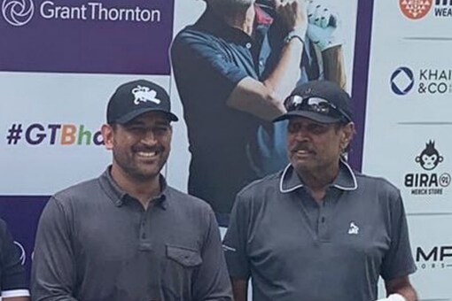 kapil dev shared a picture with ms dhoni
