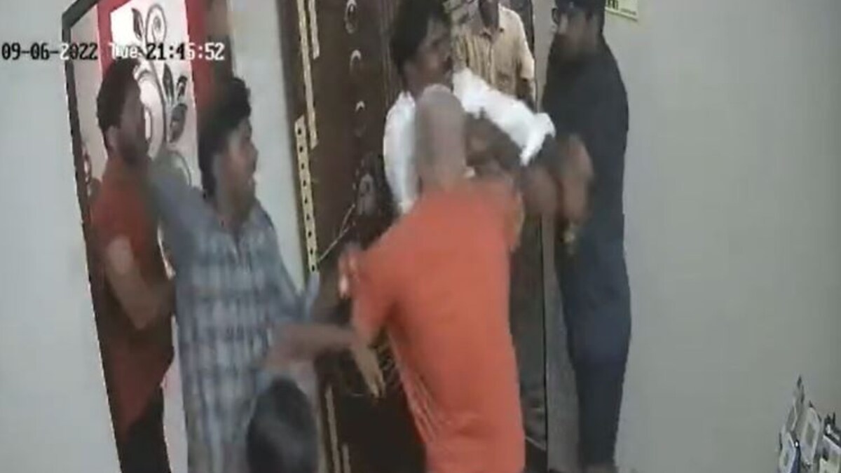 Doctor, Son Beaten Up For Opening Clinic Door Late in Maharashtra; Video Surfaces