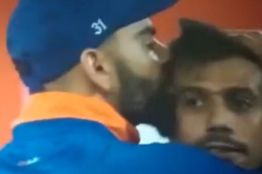 Watch Elated Virat Kohli Kisses Yuzvendra Chahals Forehead As Leg Spinner Dimsisses Kusal 1433