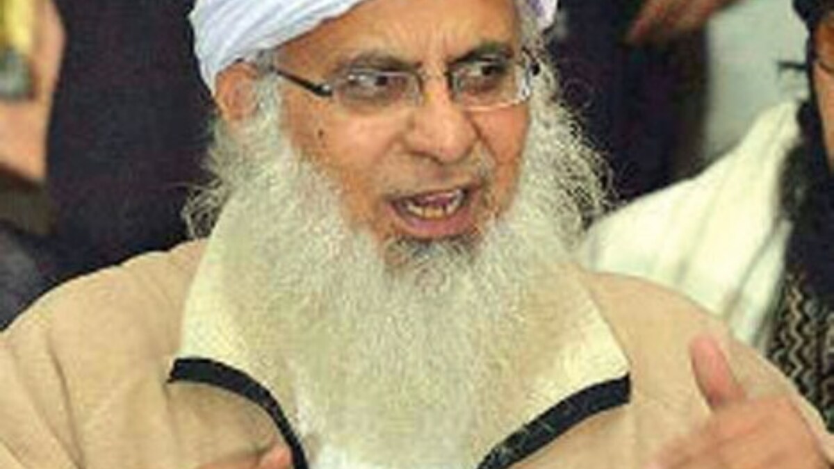 Rising Extremism in Pak Capital: Maulana Aziz Occupies Lal Masjid again, Security Forces Fail to Stop Him