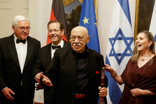 Israeli clarinetist Giora Feidman attends a state dinner between German President Frank-Walter Steinmeier and Israeli President Isaac Herzog, at Bellevue Palace in Berlin, Germany September 4, 2022. (Photo: Reuters)
