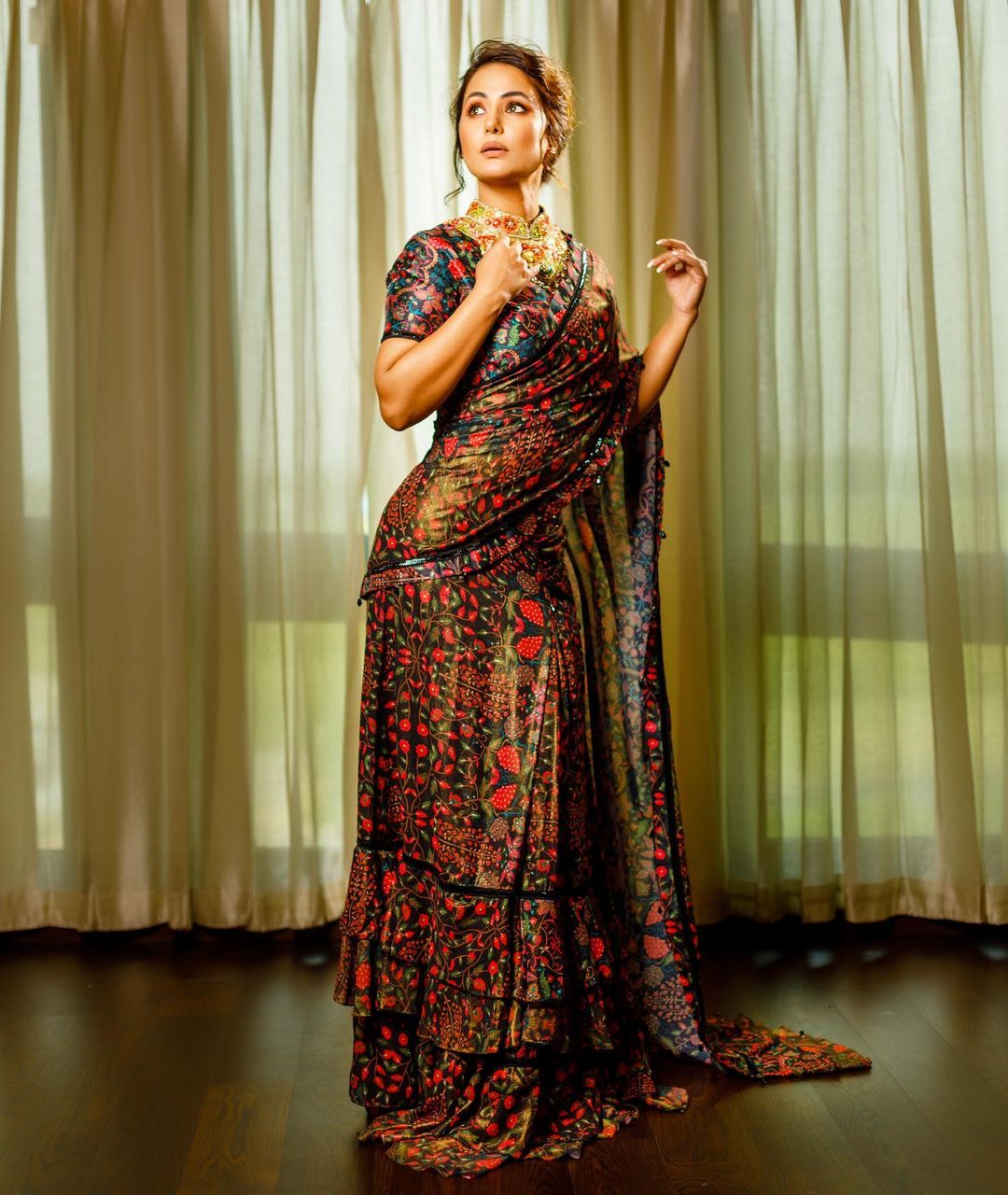 Hina Khan paints a picture of elegance in the floral ruffled saree. 