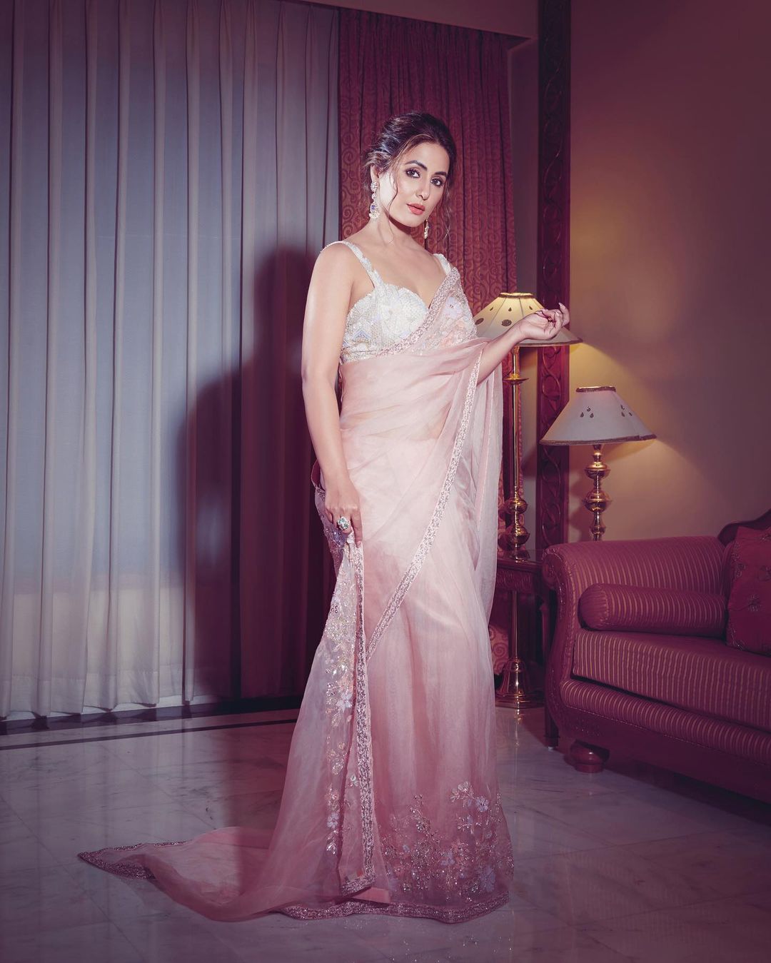 Hina Khan looks graceful in the sheer organza saree. 
