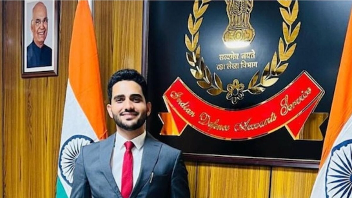 Son of a Farmer, Rajasthan's Ravi Kumar Sihag Cracks UPSC CSE in Hindi