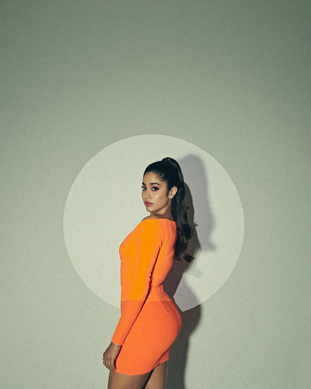 Janhvi Kapoor Oozes Sexiness In Orange Bodycon Dress With Plunging  Neckline, Check Out The Diva's Hottest Pictures
