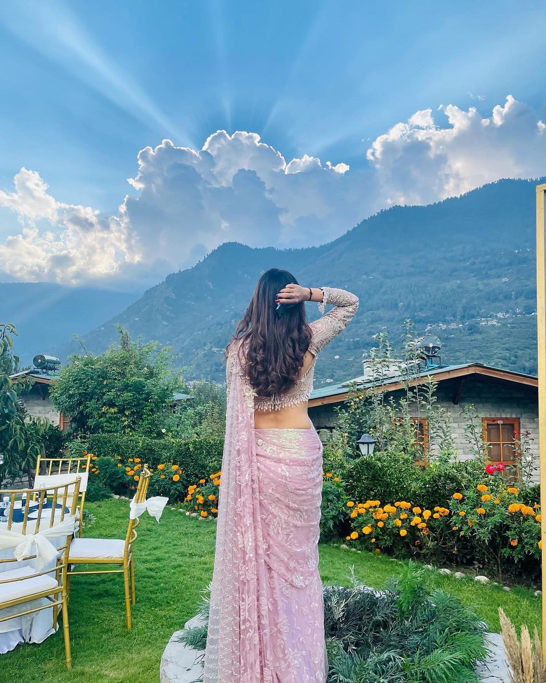 Jasmin Bhasin looks spectacular in the saree against the equally gorgeous view. 