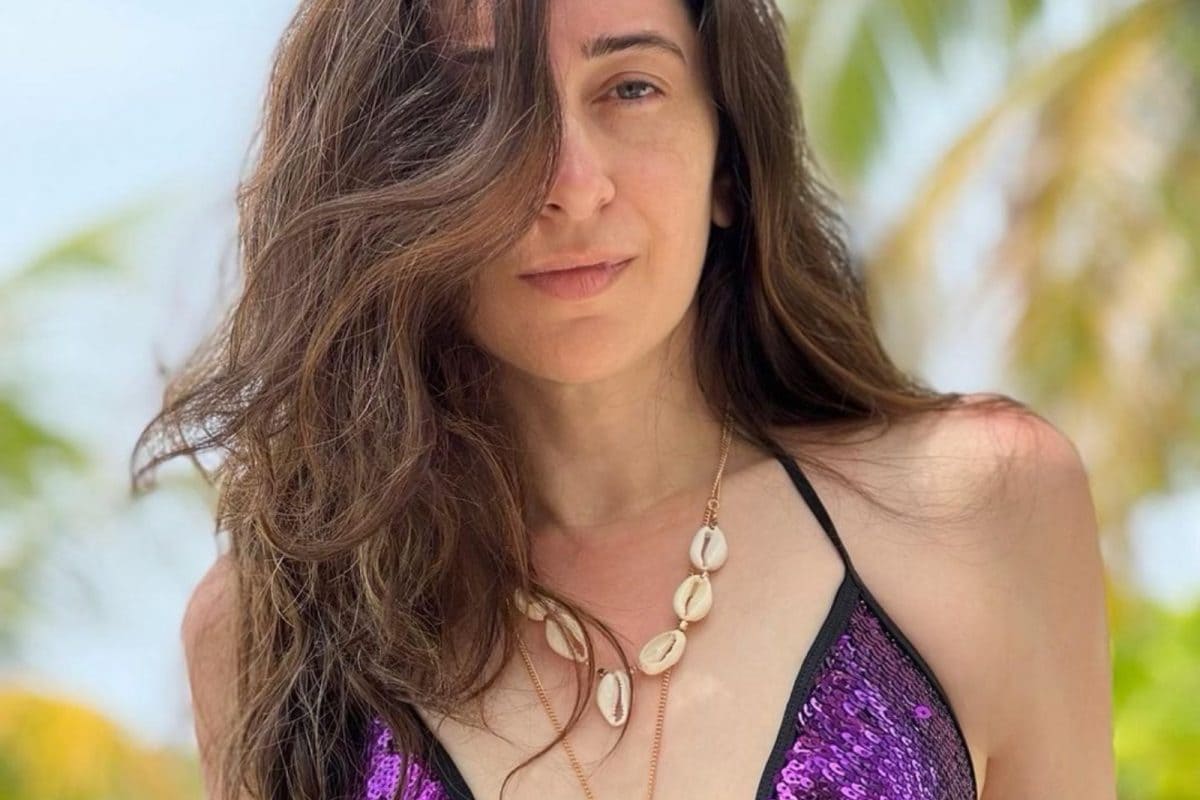 1200px x 800px - Karisma Kapoor Reminds Age Is Just a Number with Her Latest Sexy Pic, Says  'I Sea You' - News18