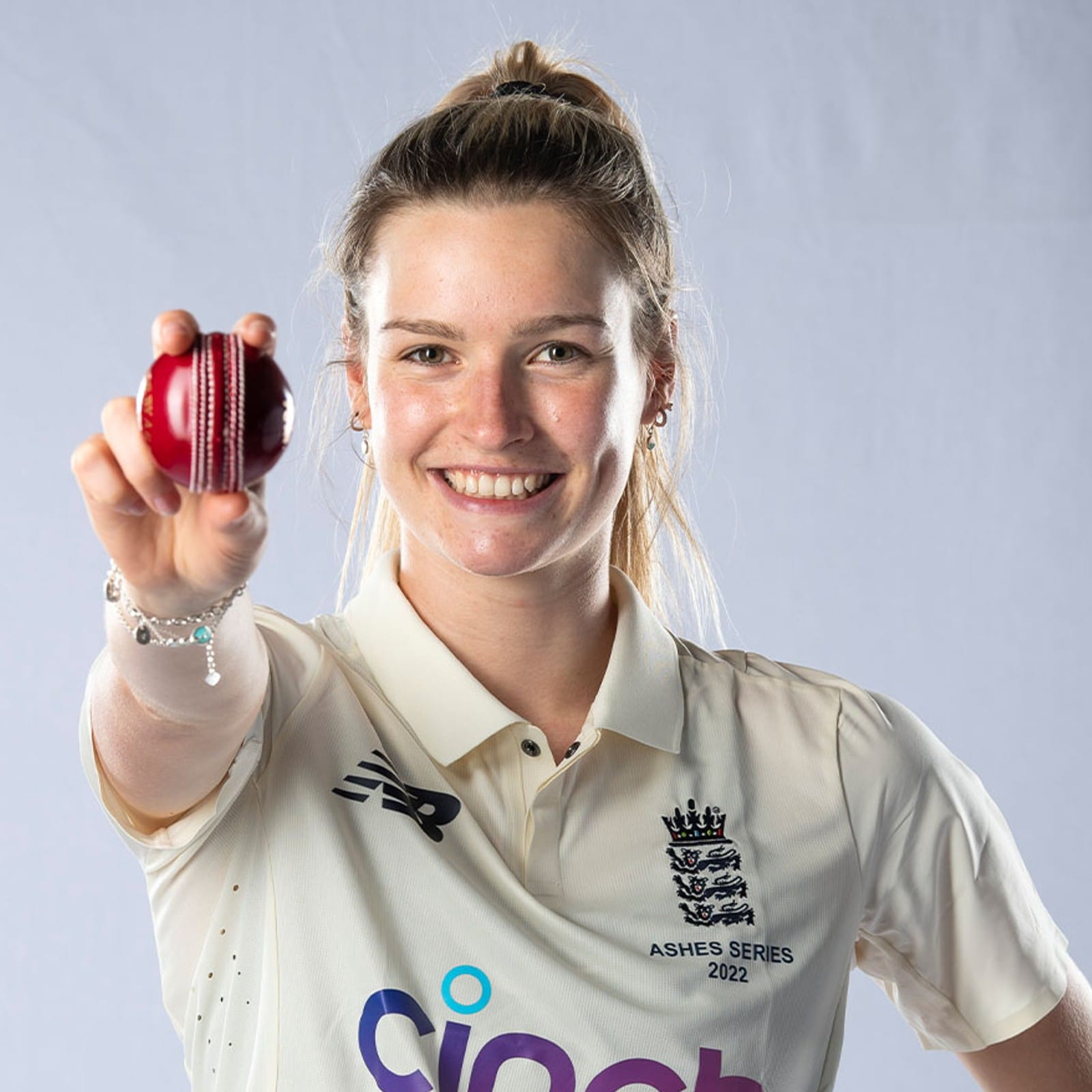 Lauren Bell Called-up to England Women IT20 Squad - News18