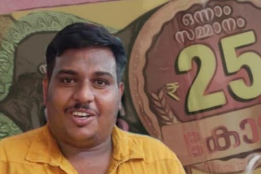 Anoop struggled to buy the Rs-500 lottery ticket (Credits: News18 tamil)