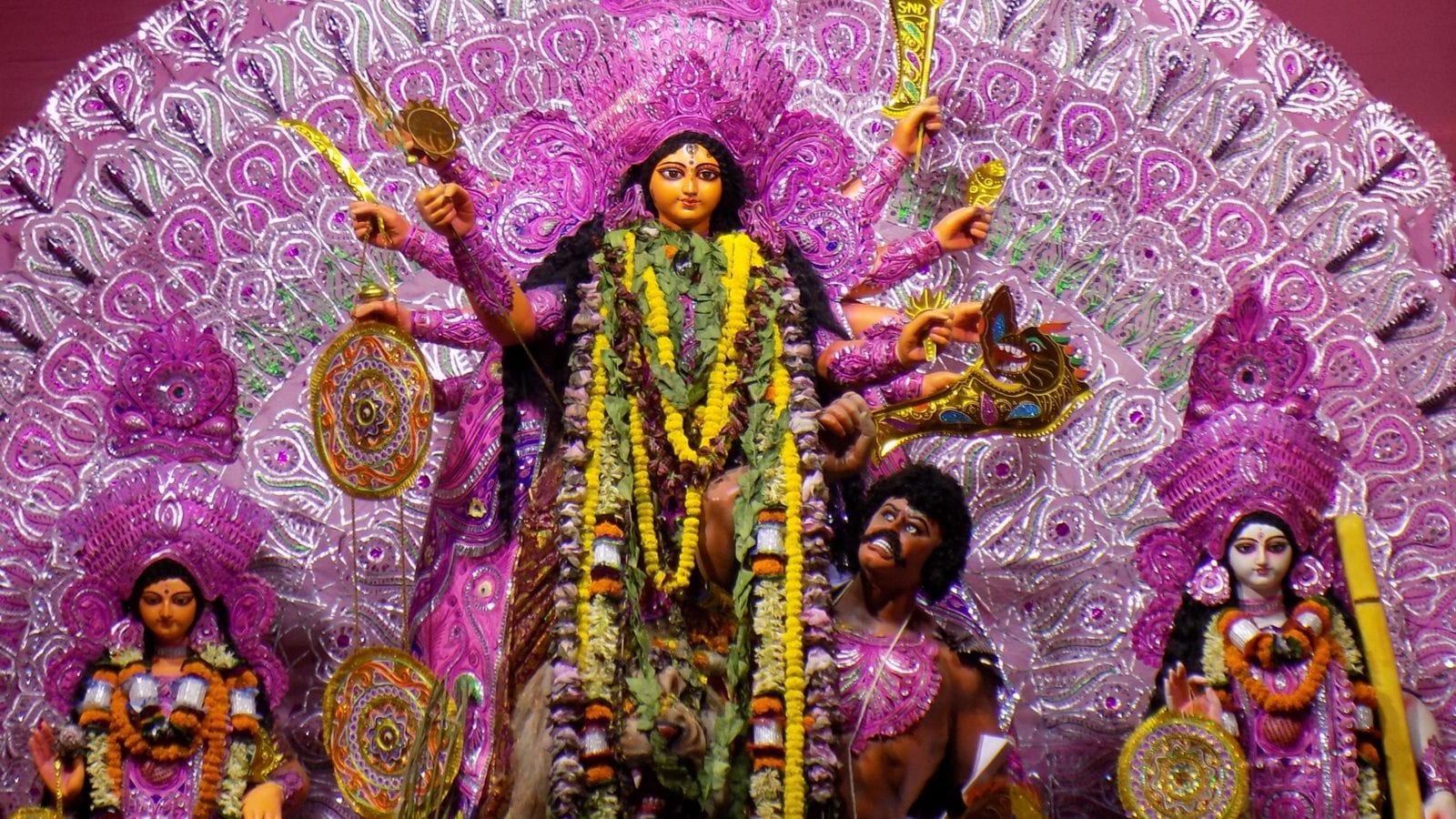 IN PICS | Durga Puja 2022: The Legend of Mahishasura Mardini - News18